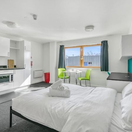 Bright & Central Studio In Luton, Sleeps 2 Luton  Buitenkant foto