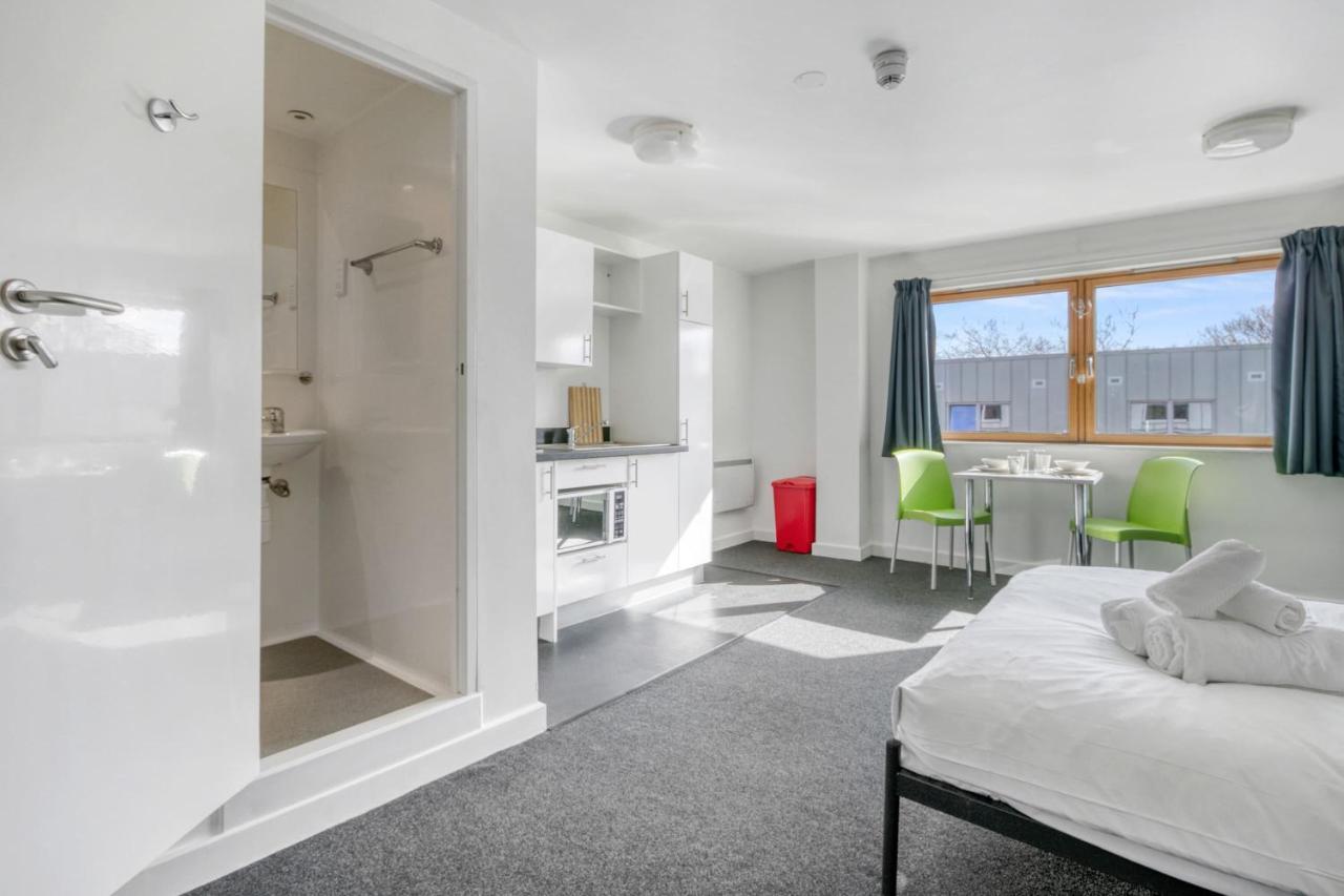 Bright & Central Studio In Luton, Sleeps 2 Luton  Buitenkant foto