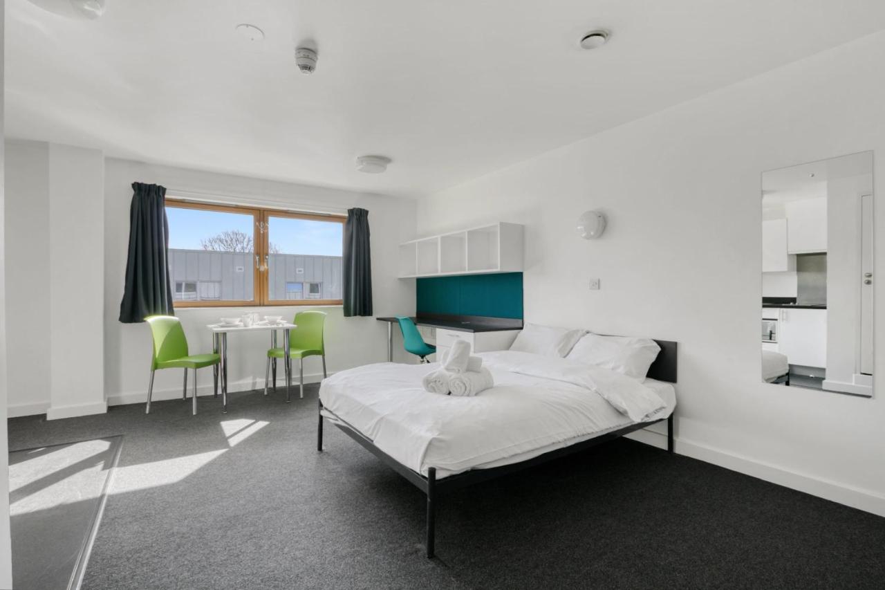 Bright & Central Studio In Luton, Sleeps 2 Luton  Buitenkant foto