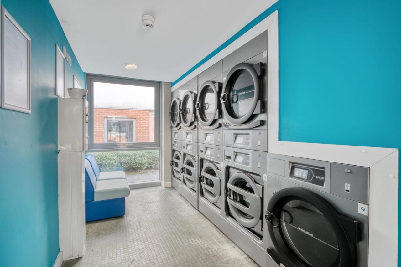 Bright & Central Studio In Luton, Sleeps 2 Luton  Buitenkant foto