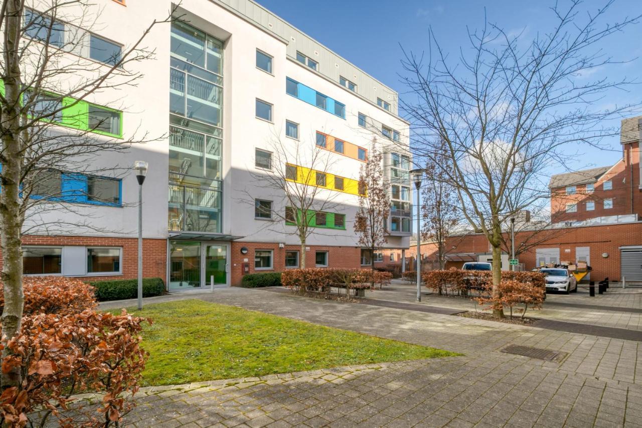 Bright & Central Studio In Luton, Sleeps 2 Luton  Buitenkant foto